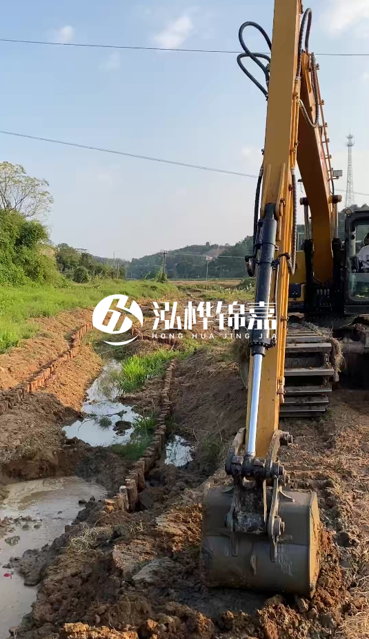 青島河道清淤專業(yè)施工-水挖機清淤適合哪些河道狀況？